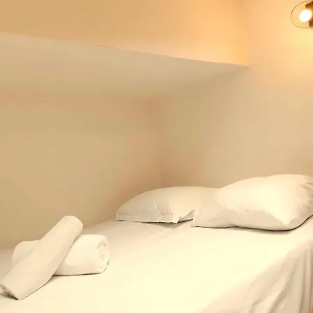 Apartament Comfortable For 6 People Just Steps From The Valmy Metro And Th Lyon