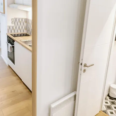 Comfortable For 6 People Just Steps From The Valmy Metro And Th * Лион