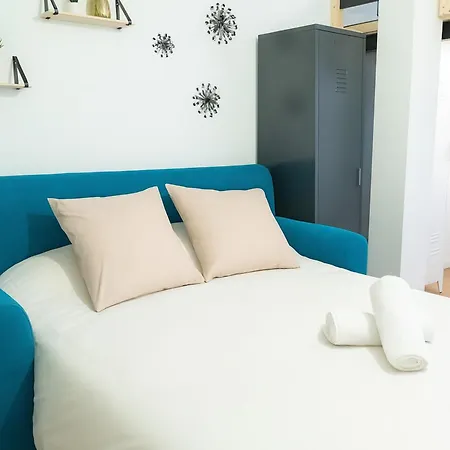 Apartament Comfortable For 6 People Just Steps From The Valmy Metro And Th *