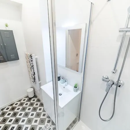 Comfortable For 6 People Just Steps From The Valmy Metro And Th * Lyon